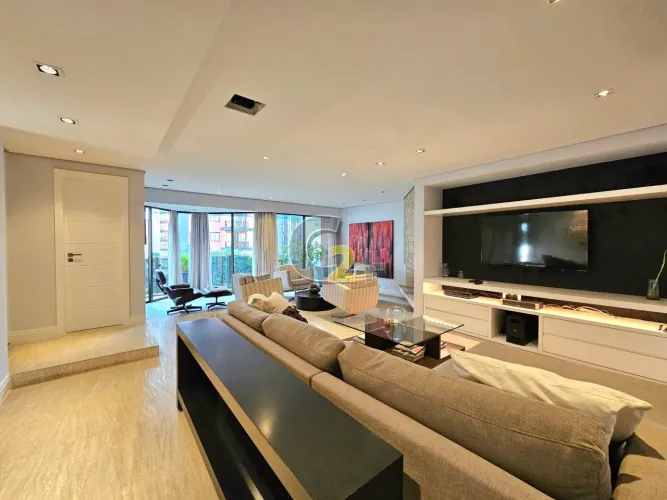 Apartamento Mobiliado a Venda no Itaim Bibi com 163m, 2 suítes com closet, 2 vagas livres