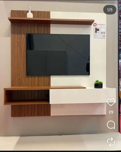 Painel ripado com prateleiras