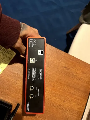Interface de Áudio Focusrite Scarlett 2i2 1a geração