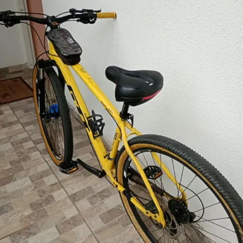 Bicicleta GTI, GTI 29, 21 marchas, câmbio Shimano, bem conservada.