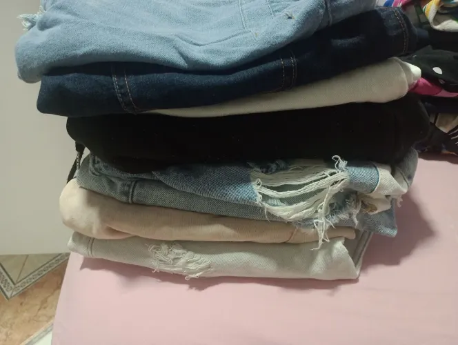 lote de short e  blusa (roupa usada).