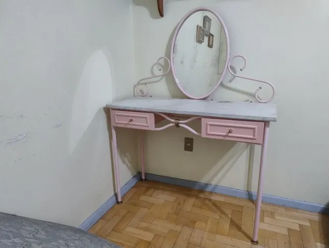 Penteadeira linda cor-de-rosa com tampo de mármore (largura 103 x 139 x 53cm LxAxP)