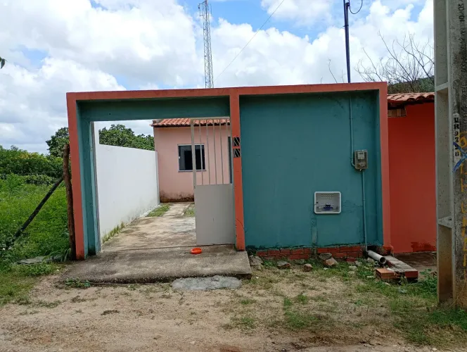 CASA PRA VENDA NO BAIRRO PICOS, EM ITAPIPOCA, CEARÁ.