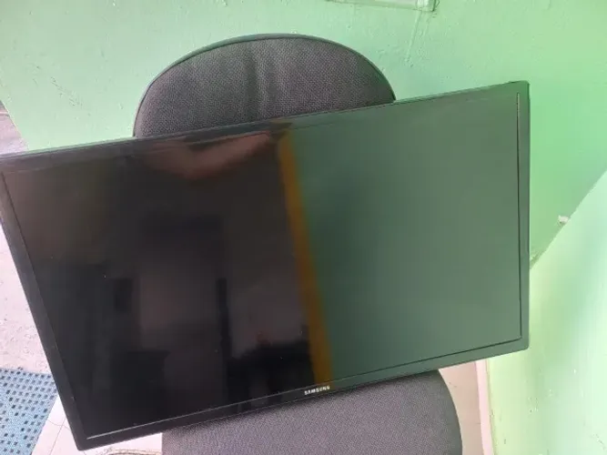 TV Samsung de 28 com defeito.