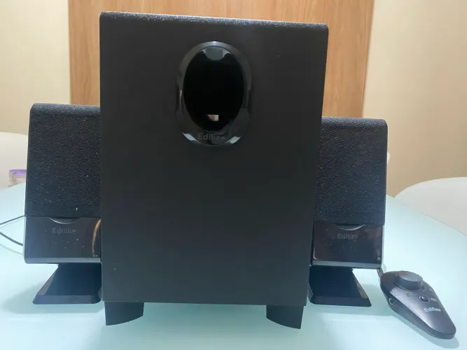 Caixa de Som com subwoofer