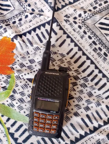 Rádio HT UV -6R