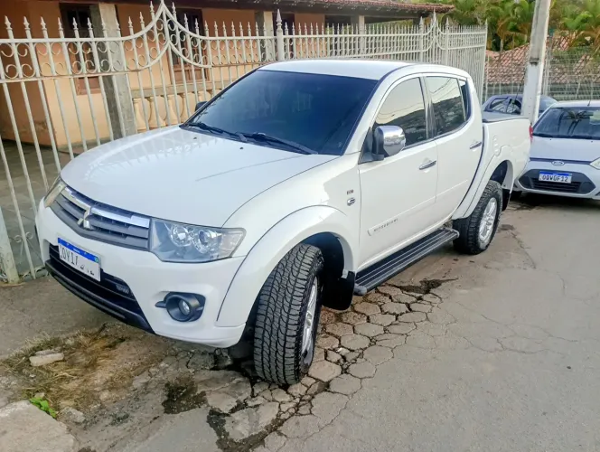 Mitsubishi L200 Triton HPE 3.2 CD TB Int.diesel AUT 2015