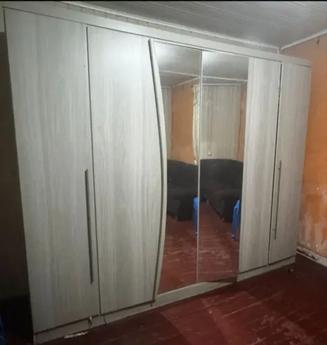 Vende-se guarda roupa