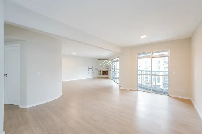 Apartamento 3 quartos à venda no Batel!