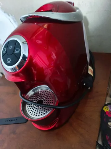 Cafeteira Espresso Versa Vermelha Automática - TRES 3 Corações