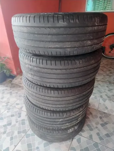 5 pneus 215/60/17 Pirelli Scorpion filé. Sou d Betim 