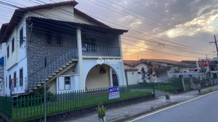 Sobrado Exclusivo na Vila Santa Cecília com 450m² e Estrutura Ideal para moradia ou Grande