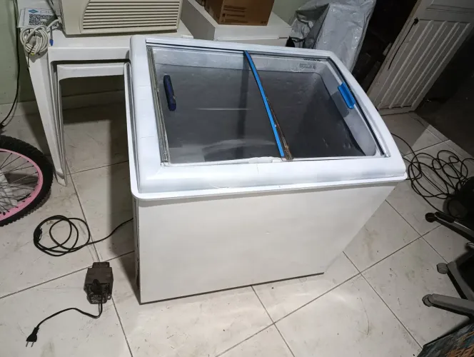 Vendo um frizzer Esposito 220 ou 127 com transformador