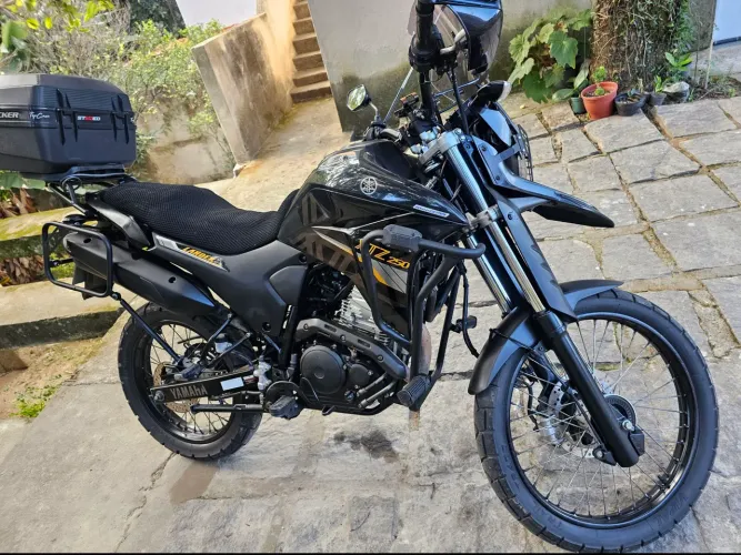 Xtz Lander extremamente bem cuidada.
