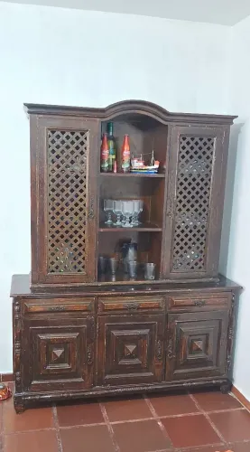 Cristaleira madeira 5 portas, 3 gavetas e 3 nichos