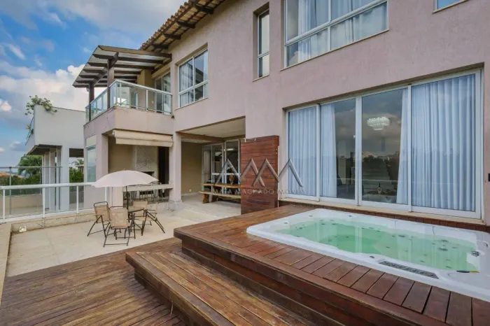 Casa à venda no Vila Castela | 704 m² - 4 suítes