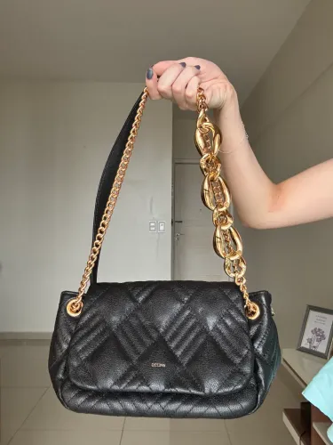 Bolsa Tiracolo Preta Couro Matelassê Média usada