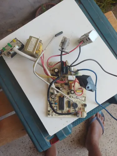 Placa de ar condicionado como está na foto