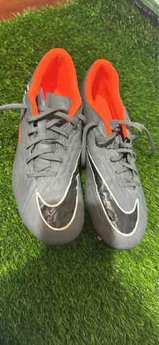 Chuteira TAM 42 Nike 