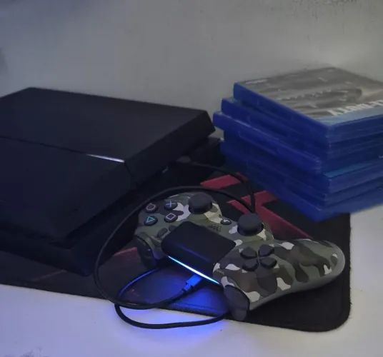 PlayStation 4 (PS4) Fat 500GB + Controle Original + Jogos - Ótimo Estado.