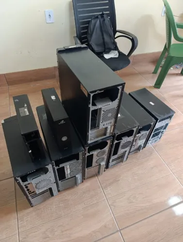 GABINETES DE COMPUTADOR - R$ 50 CADA
