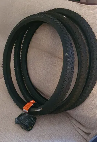 3 pneus 26x1.95 50-559 (2 Levorin e 1 Deestone confiável) com 3 camaras de ar bico grosso