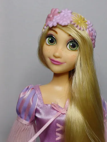 Boneca Rapunzel Disney store( leia a descrição) 