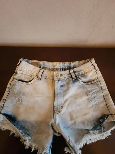 Short Jeans feminina 