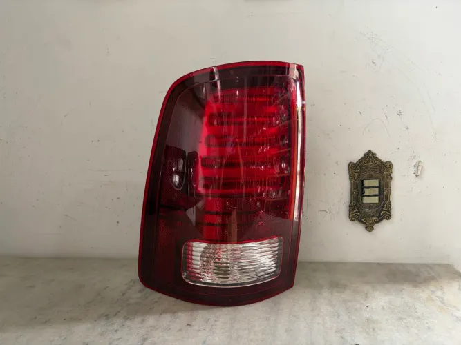 Lanterna dodge RAM 2013/2018 original led esquerda sem detalhes 