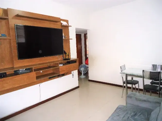 Casa de dois quartos com terraço e garagem no bairro de Lourdes
