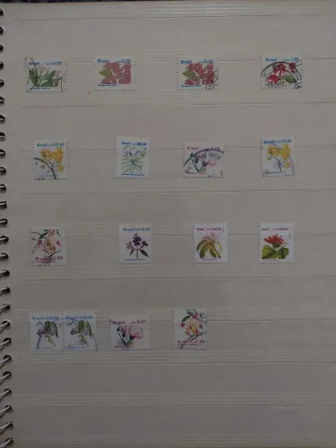 Coleção com mais de 270 selos de carta 