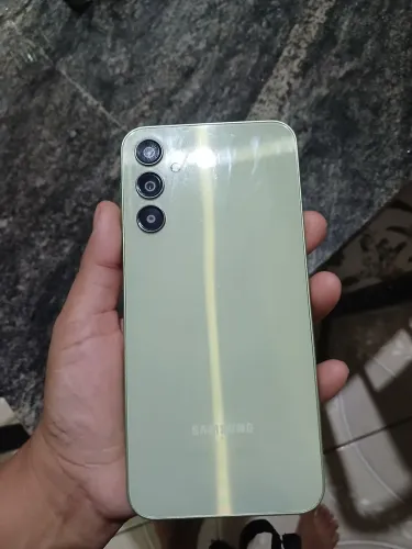 Vendo celular A24 novinho 