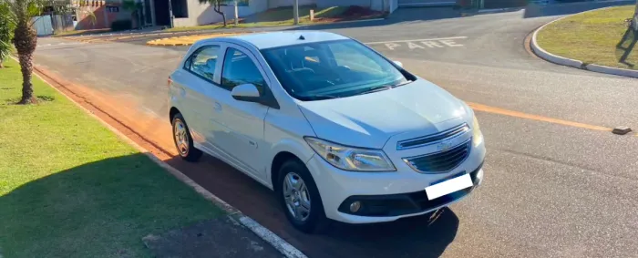 Chevrolet Onix Hatch LT 1.0 8V Flex Power Mec. 4P 2014