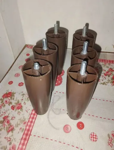 Pés para móveis