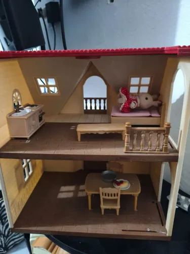 vendo casinha de boneca Sylvania