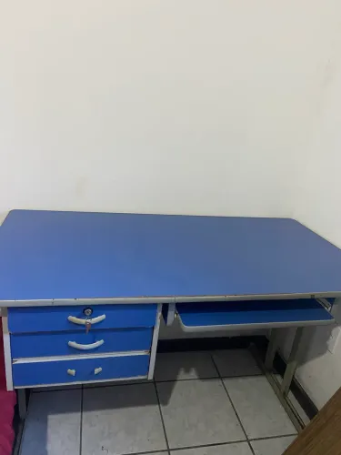 MESA DE ESCRITÓRIO / ESTUDOS