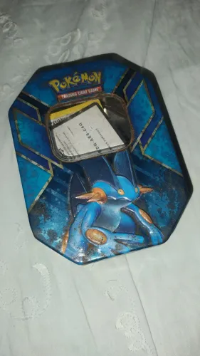 Lata com cartas pokémon - Deck primarina e Decidueye
