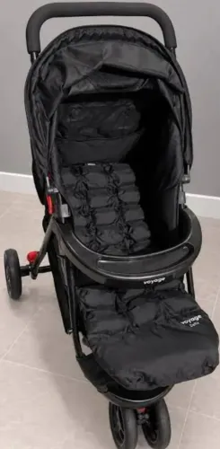 Carrinho de bb Voyage delta preto super leve pra carregar