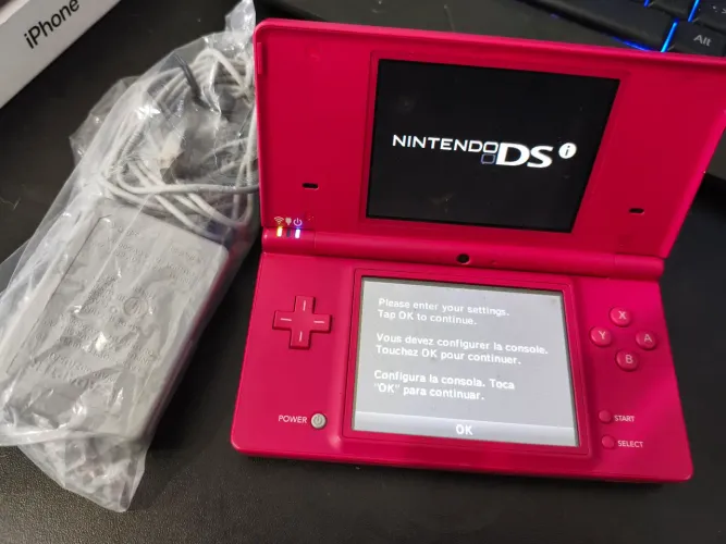 Nintendo DSi Rosa + Pokemon Pearl e Burnout + cartucho R4