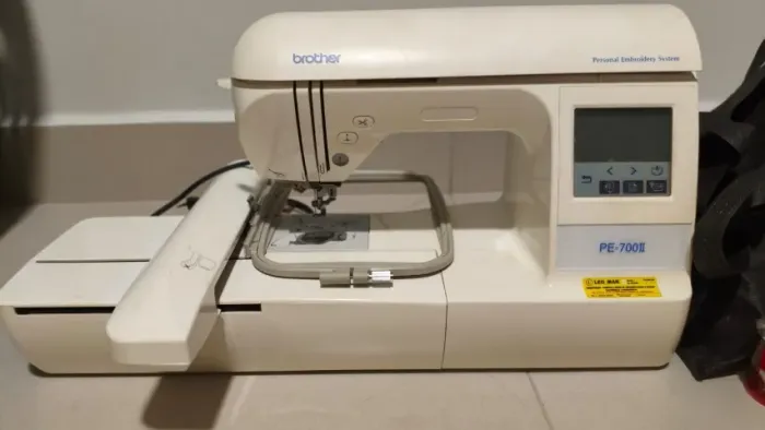 Máquina Bordadeira Brother PE-700II