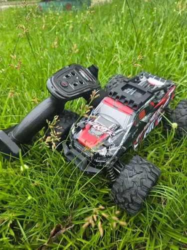 Carrinho controle remoto Rc 4x4 recarregável 