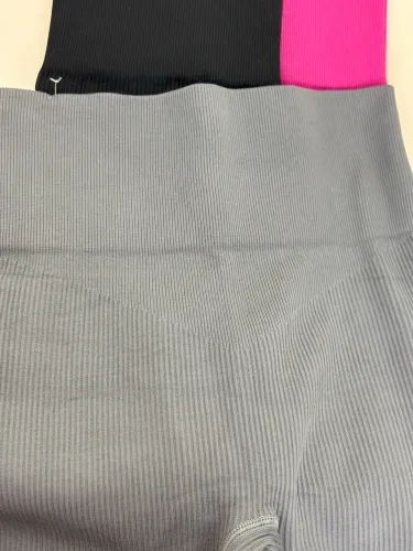Shorts canelado academia 