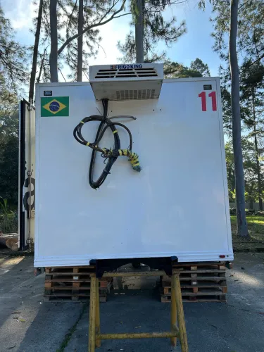 Baú de fibra refrigerado 