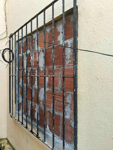 Grade de ferro(aranha), para janela.1,10 alt X 1,30 lar .