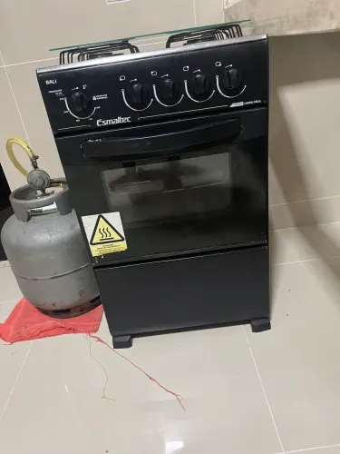 Fogão Esmaltec Bali 4 Bocas Preto com Forno - Limpa Fácil