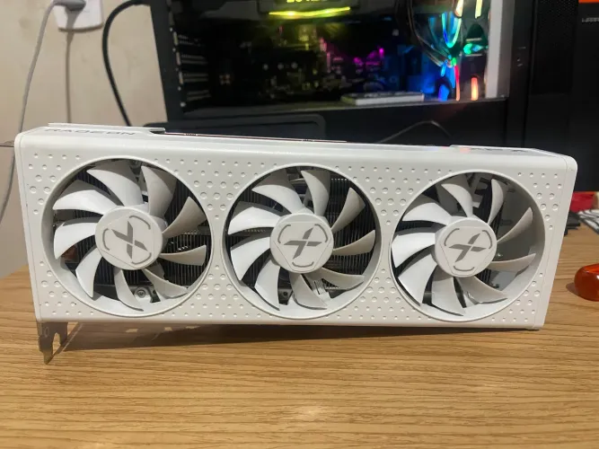 RX 7600 8GB XFX TRIPLE FAN WHITE