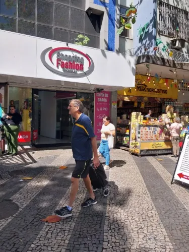 Lojas em galeria sem burocracia no melhor ponto tijucano! Venha conferir!
