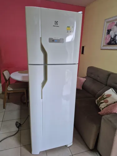 Geladeira Electrolux DFN41 Frost free! Seminova
