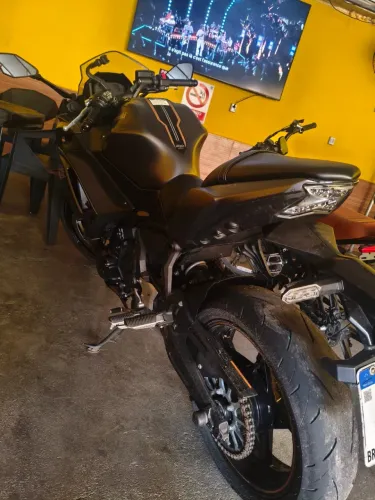 Moto de garagem 
