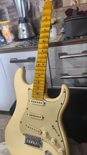 Guitarra tagima 530 top de linha sem defeito 900 reais